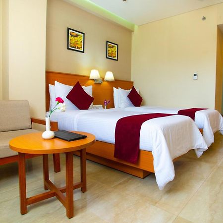 Classic Grande,A Member Of Radisson Imphal Extérieur photo