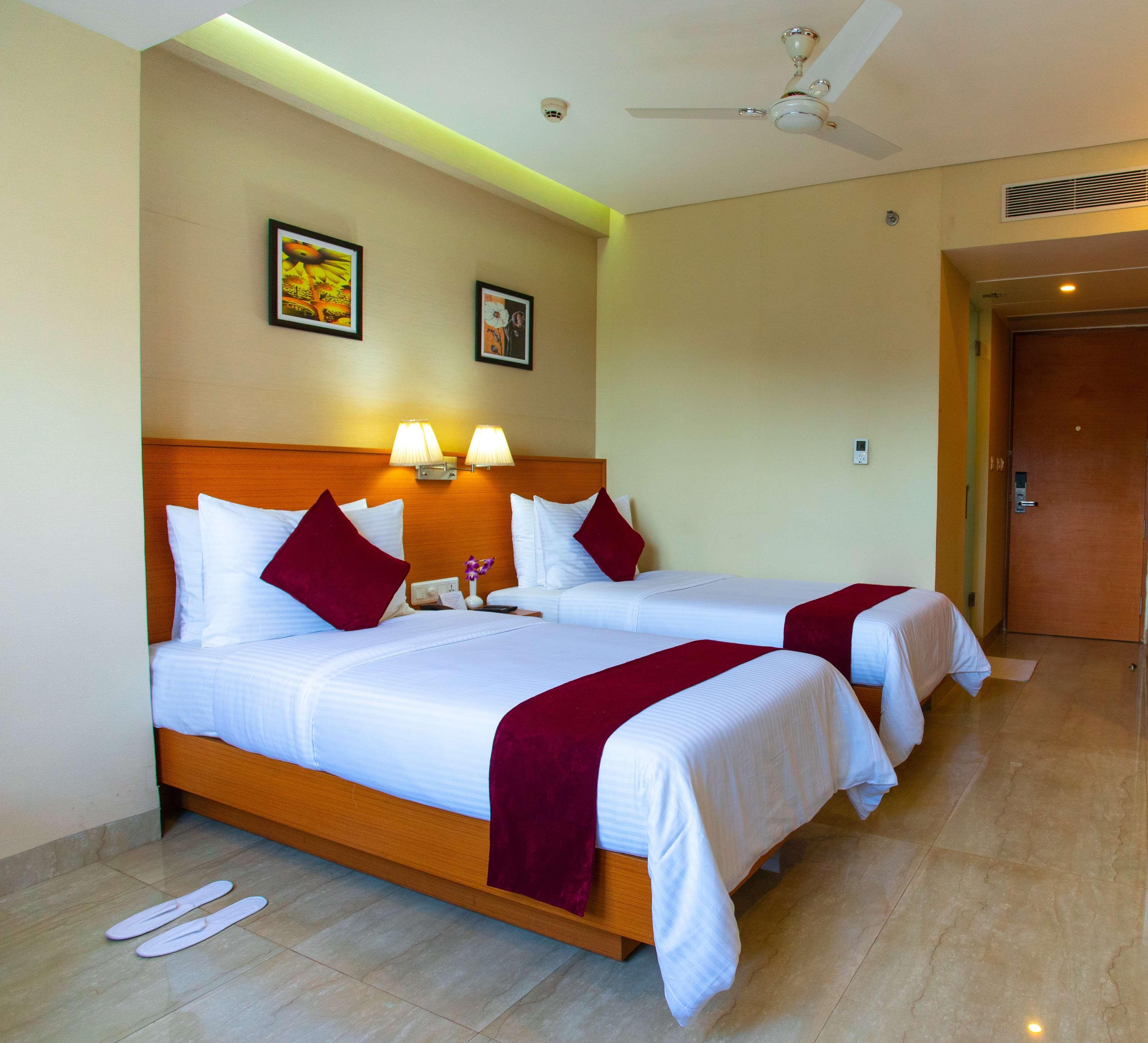Classic Grande,A Member Of Radisson Imphal Extérieur photo