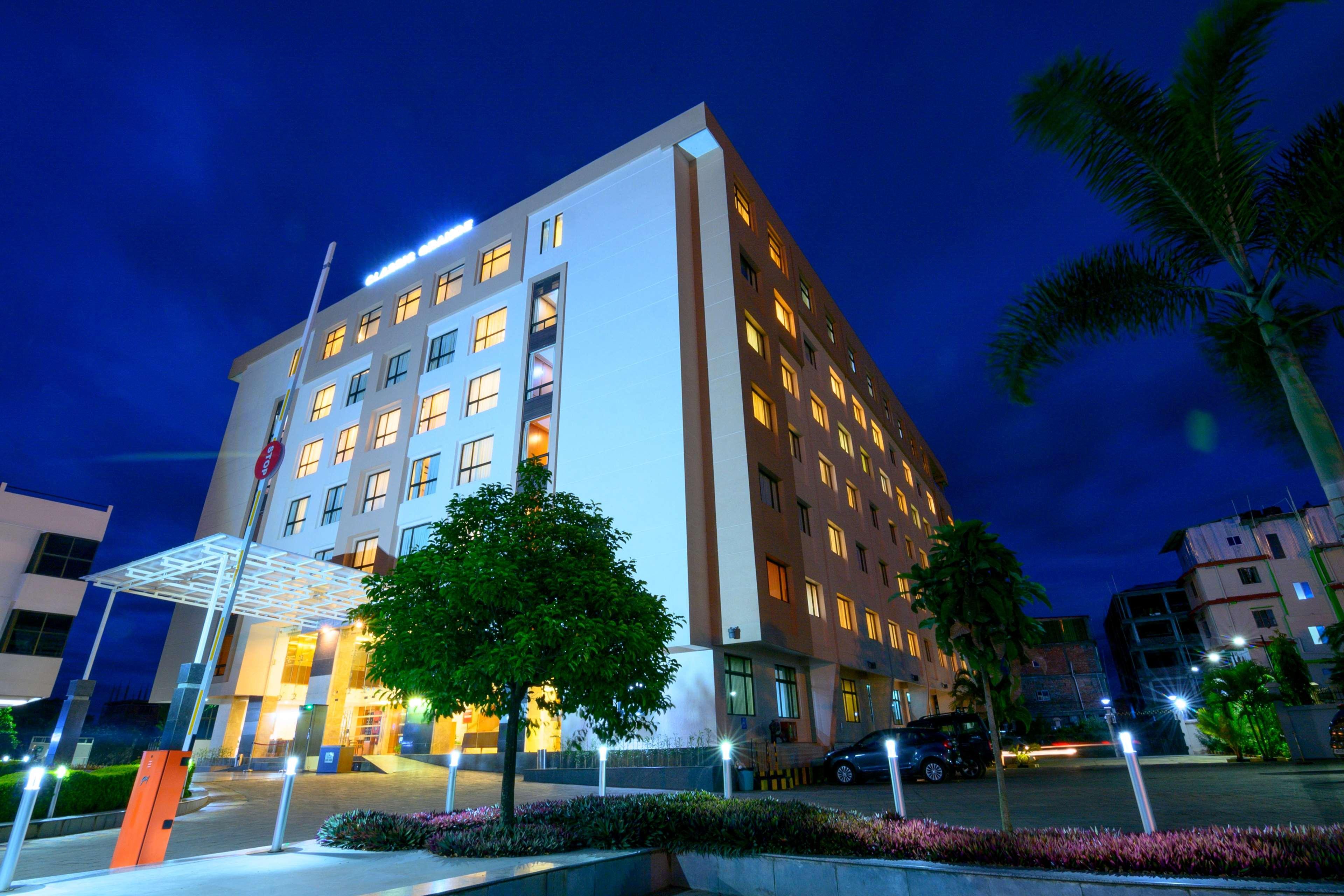 Classic Grande,A Member Of Radisson Imphal Extérieur photo