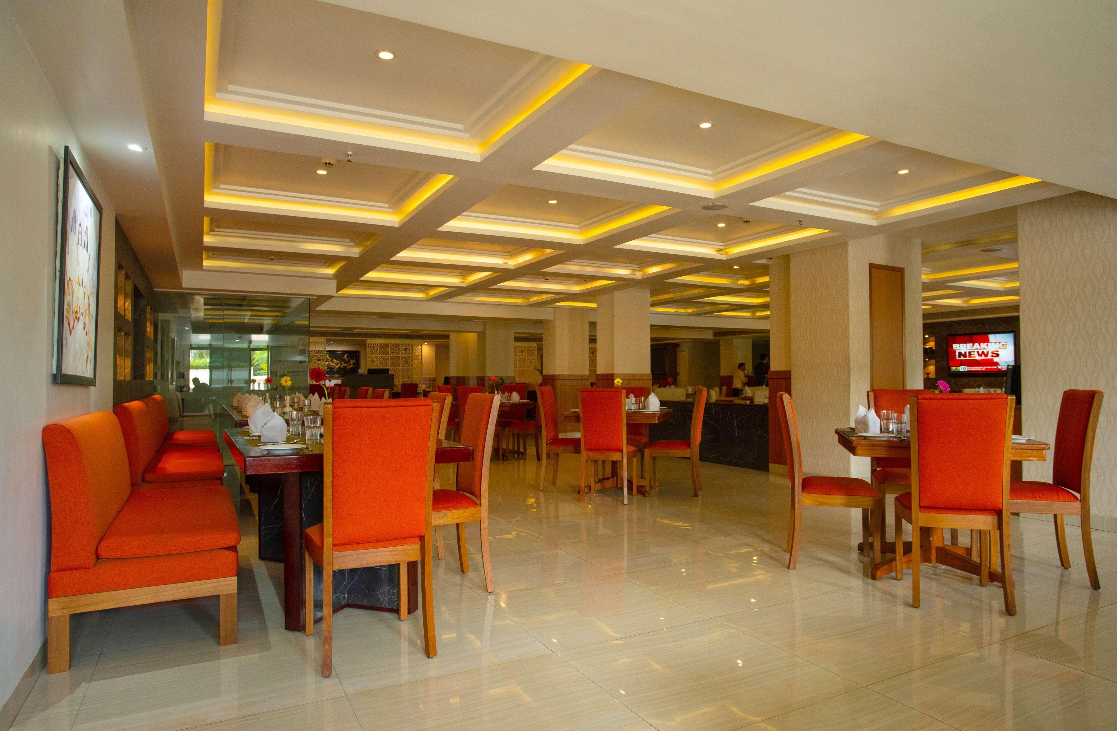 Classic Grande,A Member Of Radisson Imphal Extérieur photo