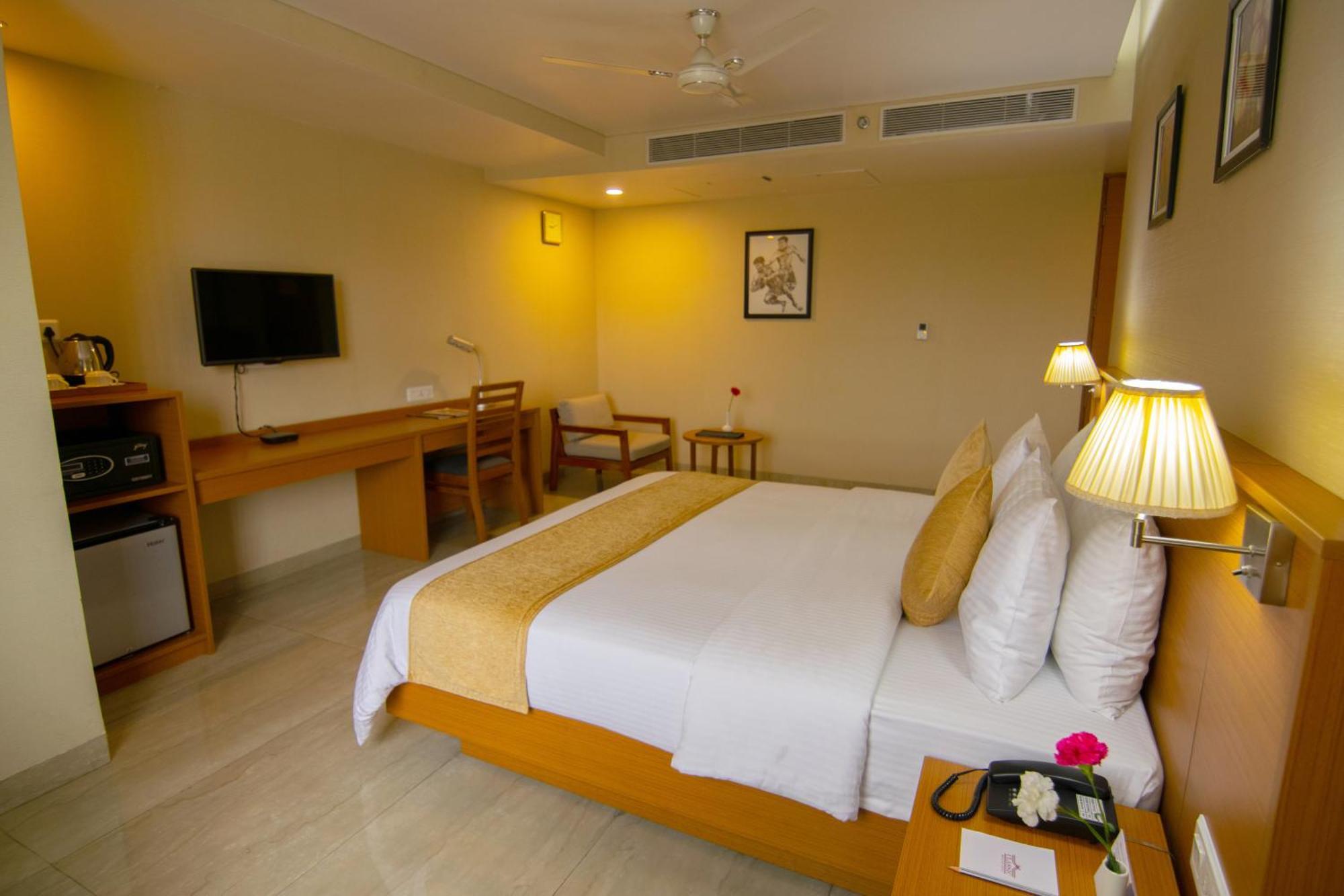 Classic Grande,A Member Of Radisson Imphal Extérieur photo