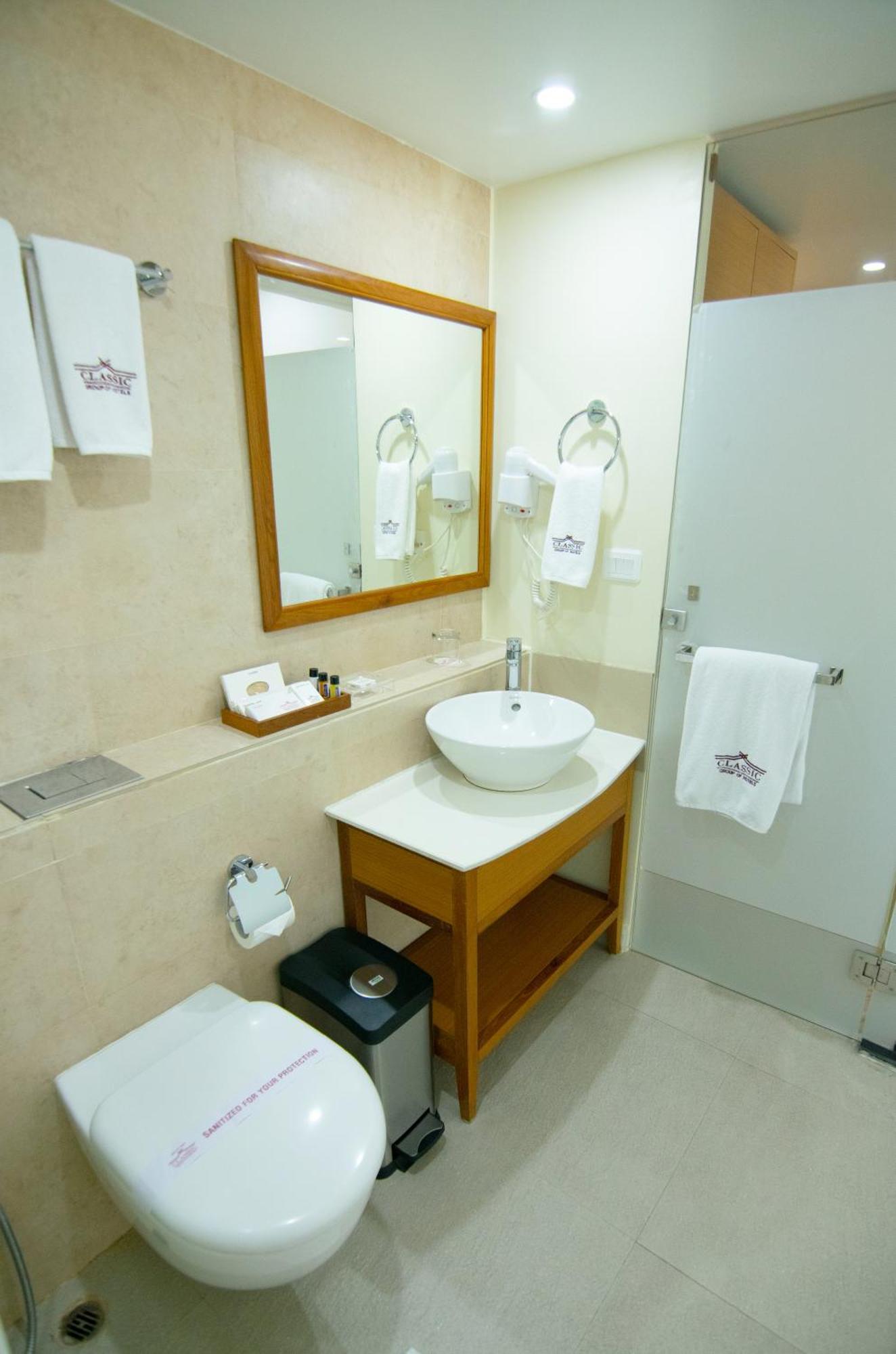 Classic Grande,A Member Of Radisson Imphal Extérieur photo