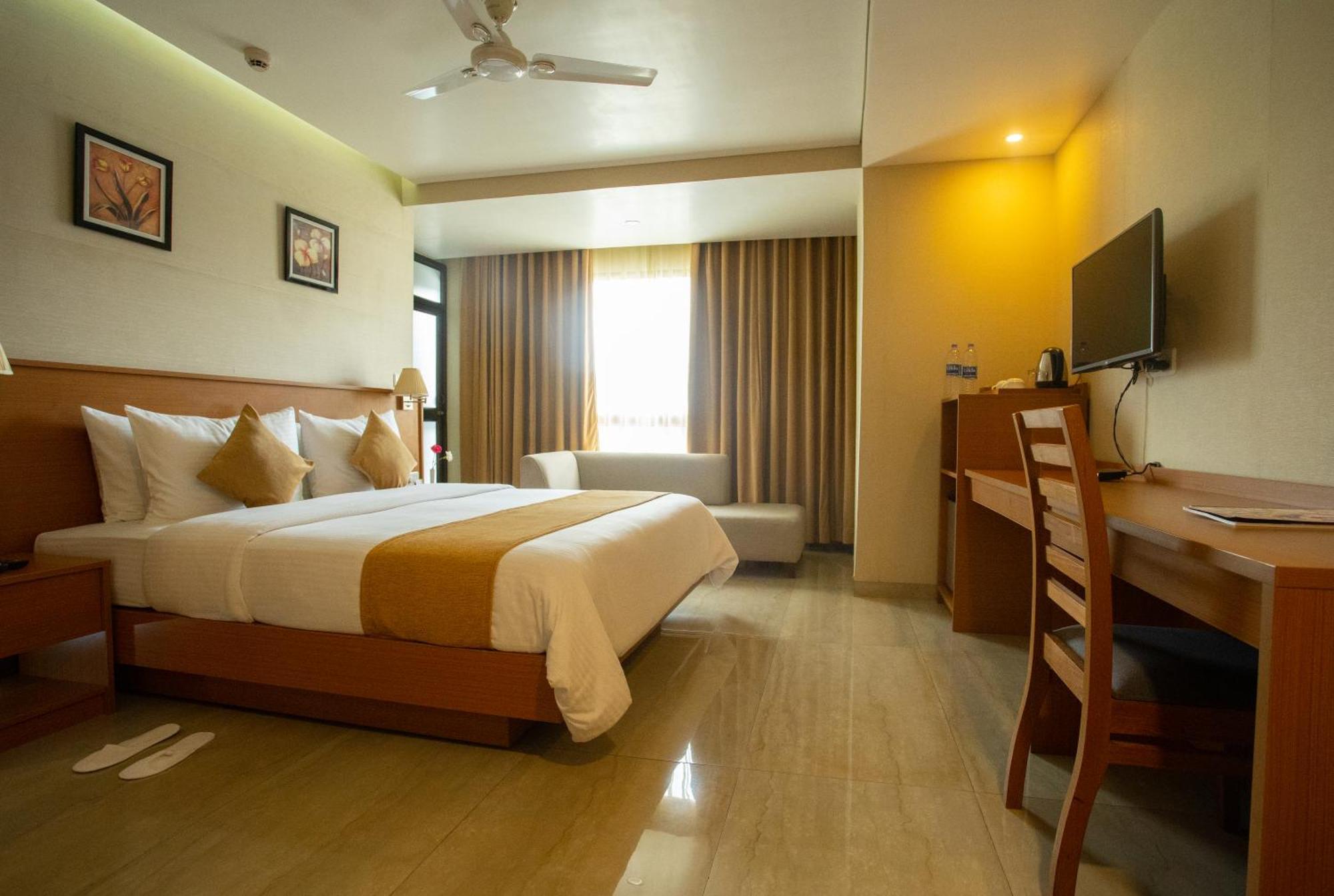 Classic Grande,A Member Of Radisson Imphal Extérieur photo