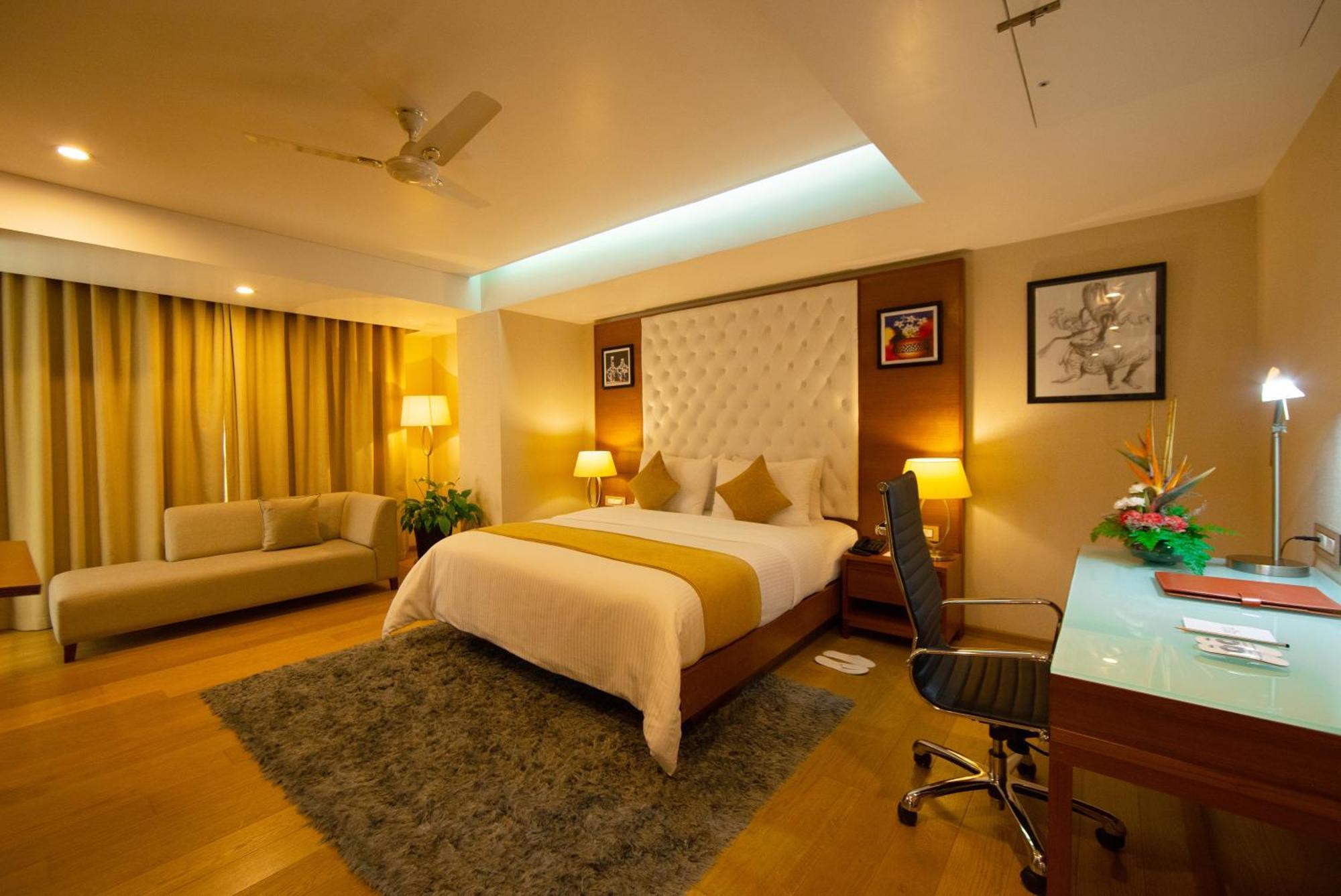 Classic Grande,A Member Of Radisson Imphal Extérieur photo