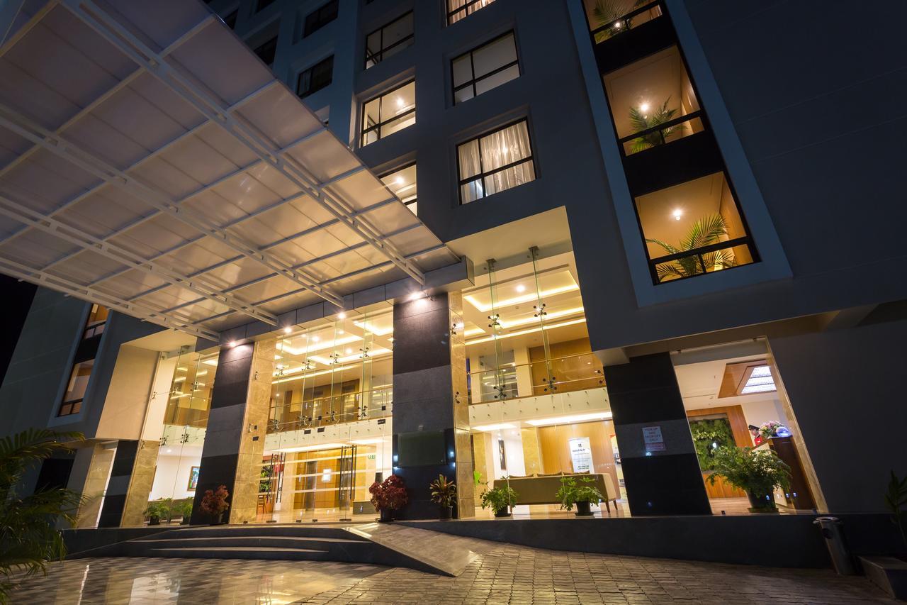 Classic Grande,A Member Of Radisson Imphal Extérieur photo