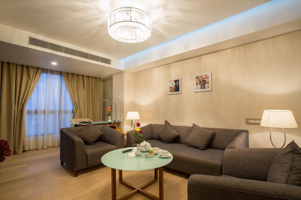 Classic Grande,A Member Of Radisson Imphal Extérieur photo