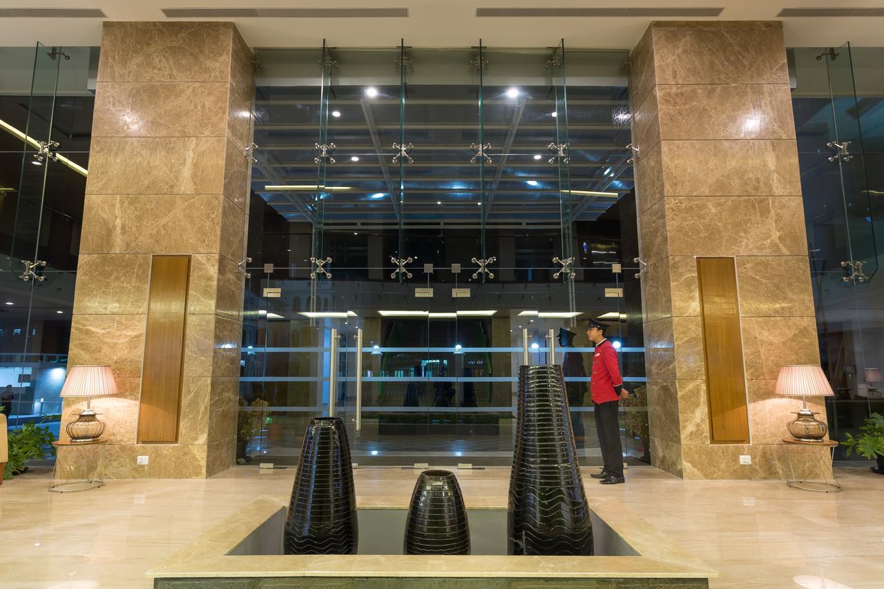 Classic Grande,A Member Of Radisson Imphal Extérieur photo