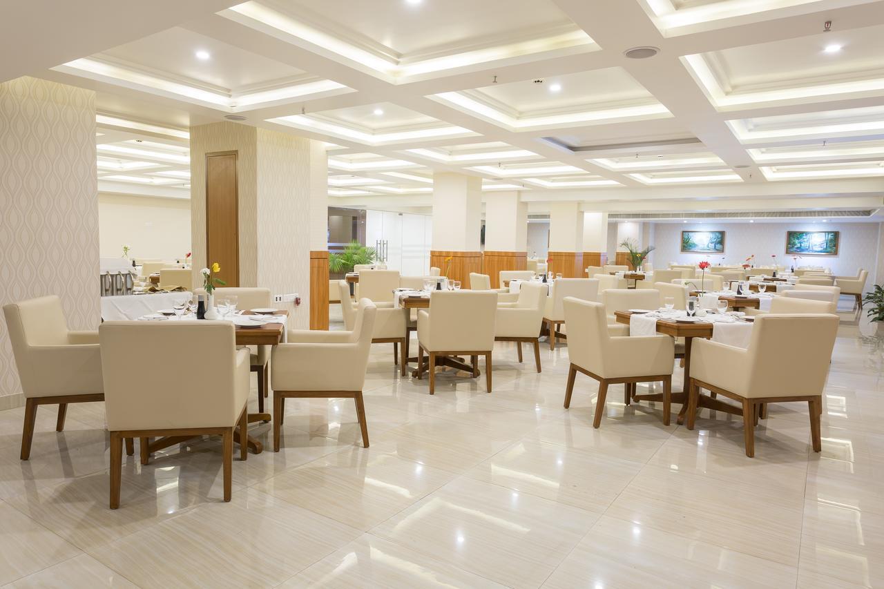 Classic Grande,A Member Of Radisson Imphal Extérieur photo