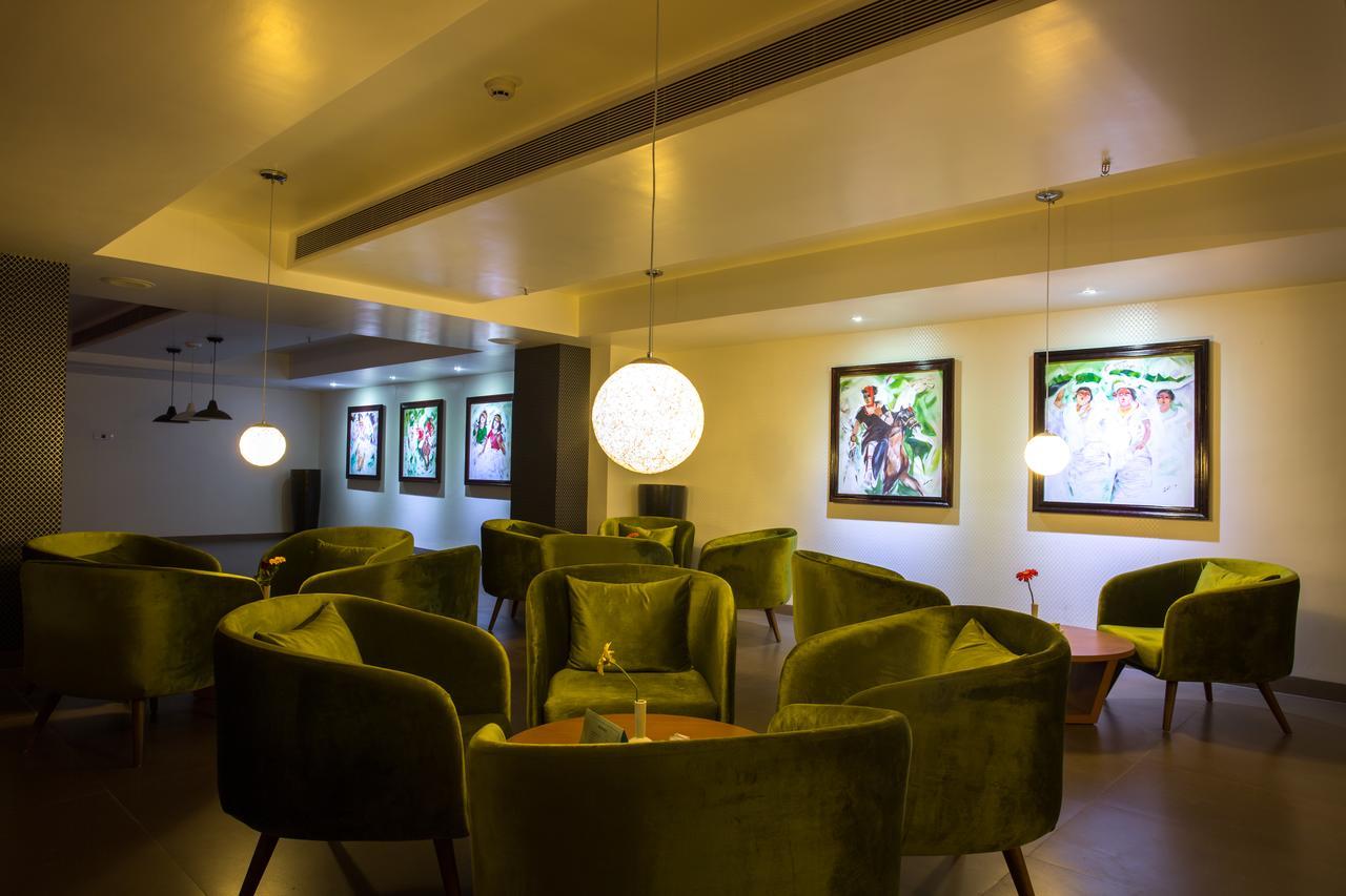 Classic Grande,A Member Of Radisson Imphal Extérieur photo