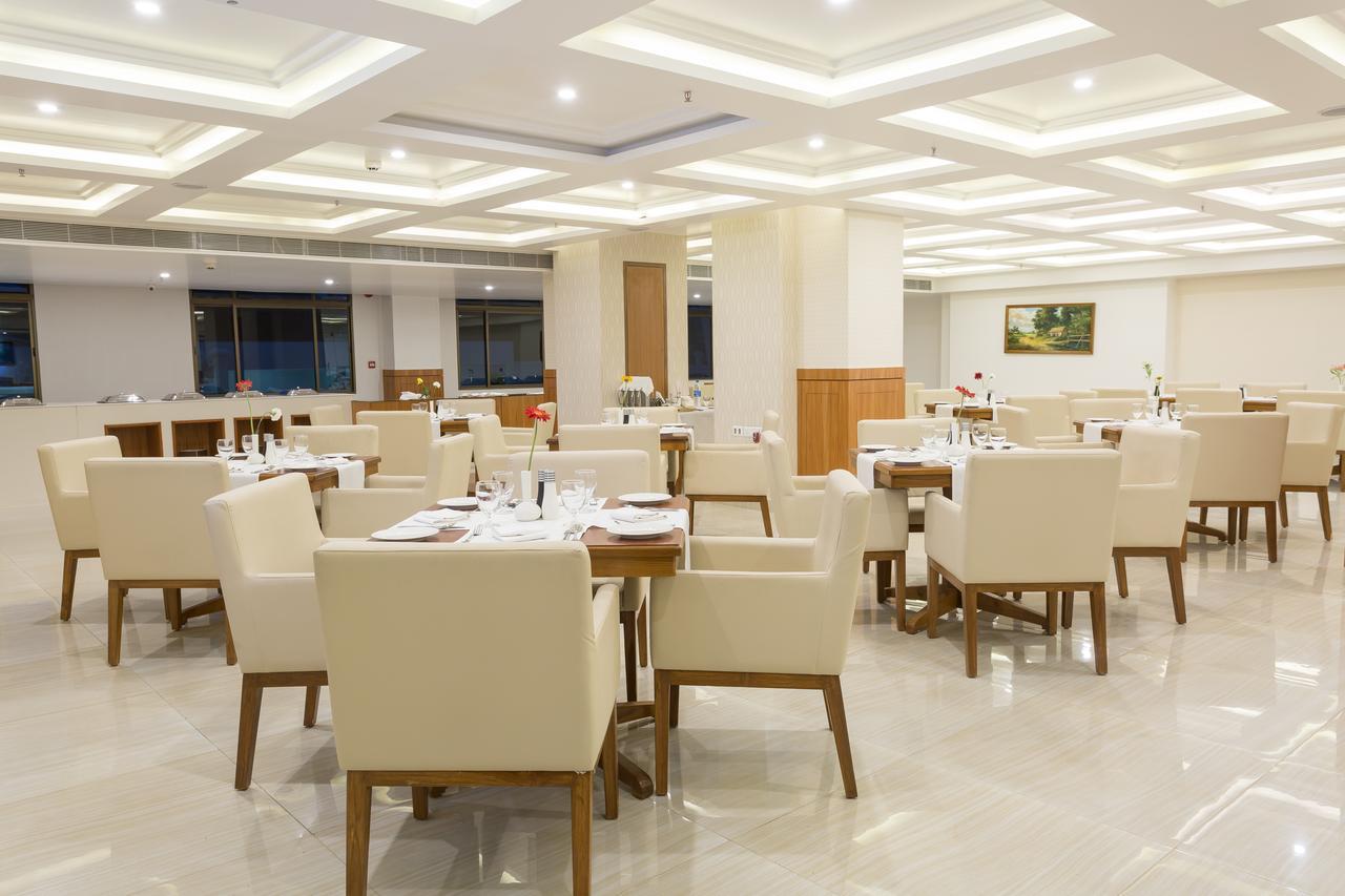 Classic Grande,A Member Of Radisson Imphal Extérieur photo
