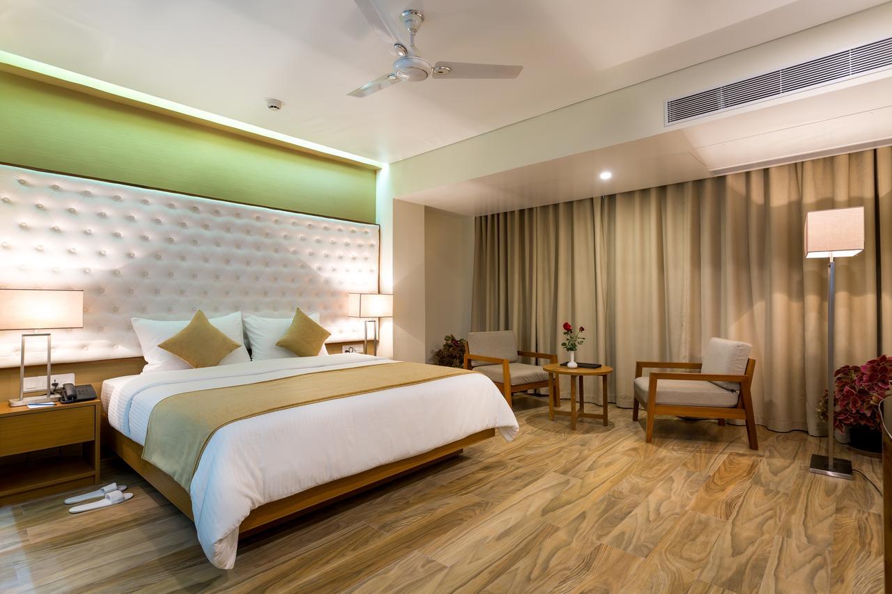Classic Grande,A Member Of Radisson Imphal Extérieur photo